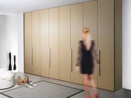 Gli armadi da esterno sono resistenti agli agenti atmosferici, adatti anche ad. Armadio Modulare Con Maniglie In Metallo Per Ufficio Idfdesign