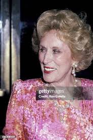 22.860 Estee Lauder Imágenes Stock Photos, High-Res Pictures, and Images