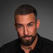 Fabrizio Tzinaridis updated his profile picture.