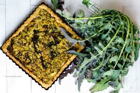 Un broccolo fiolaro, 1 cipolla, olio di oliva, riso per 4 persone, brodo e formaggio. Torta Salata Al Broccolo Fiolaro E Porri Ricetta Veloce