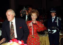 No need to register, buy now! Datei Nancy Reagan Presents Ronald Reagan Freedom Award To Bob Hope Jpg Wikipedia