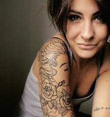 Erwecken sie ihre persönlichkeit mit einem coolen pfau tattoo auf der schulterkappe, im nacken und im knöchel. Pin On Tattoos