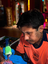 Primera sesión de este retrato de Salvador Dali #tattoo #tatuaje  #antiguaguatemala #antiguaguatemala🇬🇹 #realismo #retrato #tatuajes