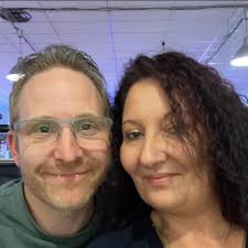 Madame a de l'humour la til eit...