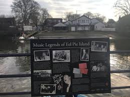 Computers are increasingly pushing the bounds that have long separated them from humans, but so far their theatrical capabilities have remained largely untested. London Rock Music History Tours Aktuelle 2021 Lohnt Es Sich Mit Fotos