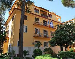 Passi dalle vie centrali di zona, via del tintoretto, via baldovinetti, via del serafico e nelle immediate. Ambasciata Di Romania Nella Repubblica Italiana