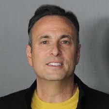 Актеры, режиссеры и продюсеры сериала Предприятие «Божий дар»