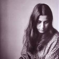 Born 28 november 1947 in athens) is a greek singer and also a political and cultural activist. Maria Farantoyrh Lyrics Song Meanings Videos Full Albums Bios Sonichits