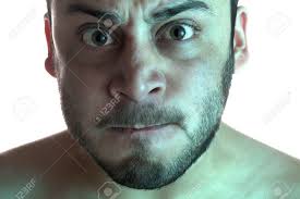 Imagen De Primer Plano De Un Hombre Con Una Expresión Facial Furioso Sobre  Un Fondo Blanco Fotos, retratos, imágenes y fotografía de archivo libres de  derecho. Image 17377514