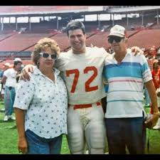 54 laps for Coach Cristobal 👏🏼 Throwback pic with his mom and pops (Clara  y Luis Sr) during his days balling out for The U @ MOB Adelante, brother  💪🏼 LFGC 🙌🏼🧡💚🏈🌴 (