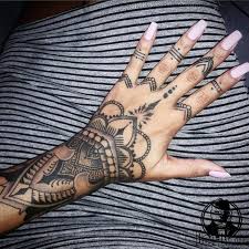 Mandala Arm Tattoo Mandalatattoo In 2020 Tatowierungen Henna Tattoo Vorlagen Hand Henna Tattoo Ideen