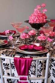 Black And White Table Decorations Hot Pink Black And White Wedding Table Setting Love The Black And White Damask Table Cloth White Centerpiece Damask Wedding White Damask