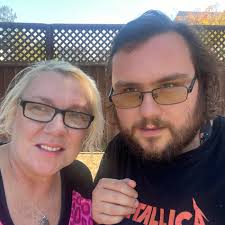 These Kettle Brand Dill Pickle Flavored Potato Chips are my new favorite  hands down. 🥒💚