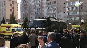 К зданию школы сбежались родители и. Me7qnodg3hzxim