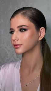 Lindíssima na make @larissamonteiromakeup e penteado ponytal.