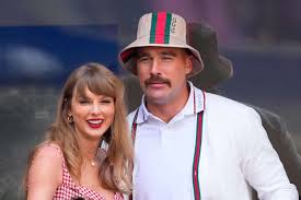 Travis Kelce Leaves Gushing Comment About Taylor Swift