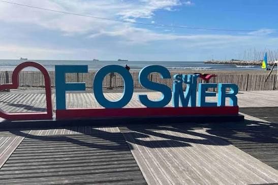 Les pieds dans l eau sur la plage, Fos-sur-Mer (tarifs actualis&eacute;s pour 2026)