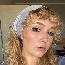 Julia Stark's Instagram, Twitter & Facebook