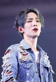 Shinee Symptoms He Looks Like A Painting Shinee Jonghyun Shinee Debut
