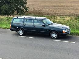 Nun bin ich auf die alten volvos gestoßen und muss sagen, dass die mir wirklich gut gefallen, vor der 850er ist heute praktisch nur noch als limousine empfehlenswert und als kombi in der regel. Suche Motorhaube Fur Volvo 940 In Fjordgrun Metallic Farbcode 412 Suche Volvo Teile Sonstiges Hier Klicken Alter Schwede De Forum