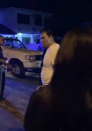 Penyebab kaki pecah pecah bisa terjadi karena kurangnya perawatan atau terpapar bahan kimia tertentu. Borneo Pecah Masuk Stor Dua Disyaki Warga Asing Dicekup Facebook