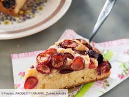 Gateau Au Yaourt Et Aux Cerises Recettes Recette En 2020 Recette Gateau Au Yaourt Gateau Yaourt Recette Gateau