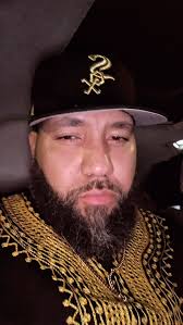 When your sis says "be my plus 1 to this party " with no disclaimer & no  details, other than dress afro centric 🤦🏽‍♂️