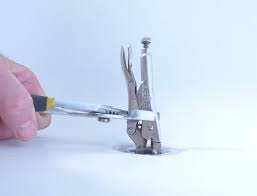 Bathtub tool to remove drain pipe. How To Remove A Tub Drain In Your Home