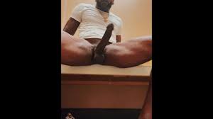 Public Masturbation at Ross! Full video on Onlyfans @CesarBelifonteUncut  sub for $5.00