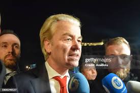 11,796 100 Free Stock Photos, High-Res Pictures, and Images