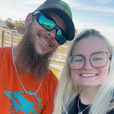 To the mom of the child who got grazed by this Van while Everyone stopped  while