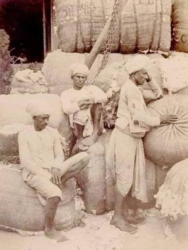 Cotton weighers in Bombay, British India - 1870s