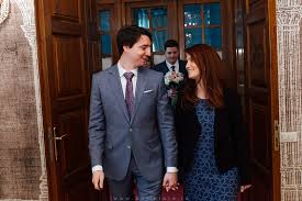 In particular, it contains romania's largest community of chinese people, who mainly live in the districts of colentina and obor. Cununia Civila Sabina Alex Bellefoto Ro Alex PÄƒsarelu