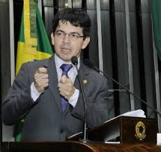 Record and instantly share video messages from your browser. Randolfe E O Pre Candidato Do Psol Ao Planalto Congresso Em Foco