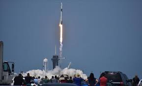 From catalan coet, from old catalan coa, from latin cauda (tail). La Tripulacion Del Cohete Spacex Vuelve A La Tierra Luego De Historica Mision