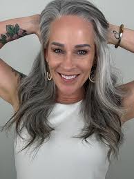 I couldn't BUY this hair color if I had to 🤩 Hoping this Thread connects  me with some silver sisters and women supporting women! 🤍🙏 Gray hair,  dyed hair, bleached hair…. EVERYONE 🫶
