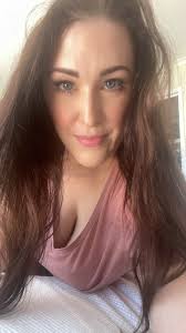 👤 Claire has sent you a friend request. 📩 (3) New messages