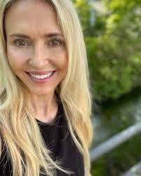 Daisy Rizzo's Instagram, Twitter & Facebook