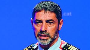 El conseller Sàmper restitueix el Major Trapero com a cap del cos de Mossos  d'Esquadra