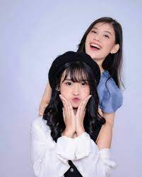 Live bisa di liat di app showroom, download di playstore/appstore ya, follow member buat dapetin notif live : Ara Chika Jkt48 Pict Video Facebook
