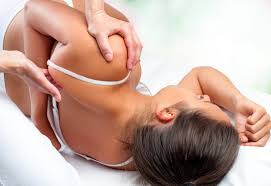 Les douleurs à l'omoplate sont souvent causées par des muscles contractés et des trigger points au niveau de la ceinture scapulaire. Douleurs Aux Omoplates Centre Chiropratique De La Piniere