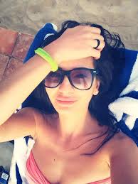 Primește și o mână de ajutor. BÄrbaÅ£ii Vor Innebuni De PlÄcere Dj Harra S A Pozat Topless La Masaj