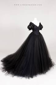 Rosa Nocturna By Linda Friesen In 2020 Gowns Beautiful Dresses Fantasy Gowns
