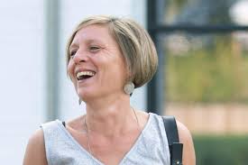 Sara had terminale kanker en deed een beroep op alternatieve genezers:  “Mijn zus was in de greep van malafide mensen”