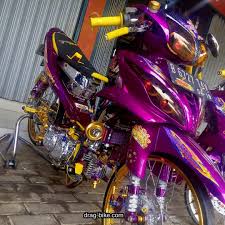 Yuk coba modifikasi jupiter z1 injeksi dengan gaya racing sporty dengan biaya murah, simpel nah pasti penasaran kan berapa sih biaya untuk melakukan modif ini ? 40 Foto Gambar Modifikasi Jupiter Z Kontes Racing Look Jari Jari Drag Bike Com Logo Keren Gambar Motor