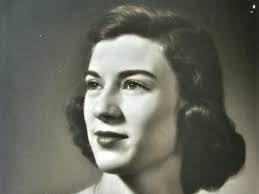 Amanda Bolles's Instagram, Twitter & Facebook