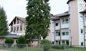 Derudover ligger schloss esterházy og schloss schleinz ca. Vitalis Aglasterhausen Start