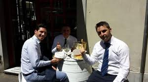 Un, due e tre e balla insieme a me one, two, three mani su soldi, soldi non bastan mai belli caldi son pronti i guai ma coi risparmi per la casa riesco a far la spesa sì e no sì e no. Frente Do Lanchonete Picture Of Pane Amore E Fantasia Florence Tripadvisor