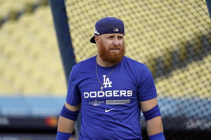 Letters: Dodgers fans will miss Justin Turner, his good deeds - Los Angeles Times