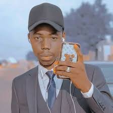 Daga Gusto 😂😂😂 Na yi dariya sosai bayan karanta labarin wani saurayi mai  suna Abdul wanda ya tsere daga “restaurant” (Gusto) ya bar budurwarsa da  bill ɗin 200k bayan an ci an